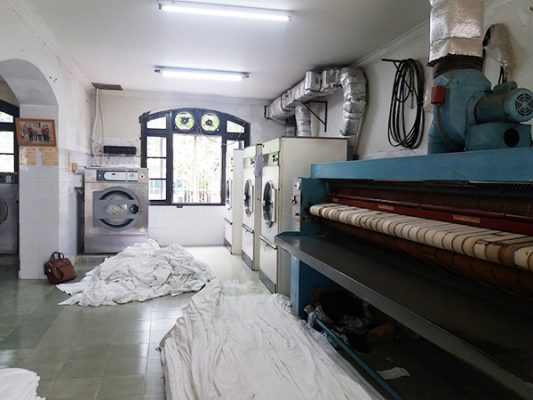 Hình ảnh: Các loại máy móc chính tại xưởng giặt là.